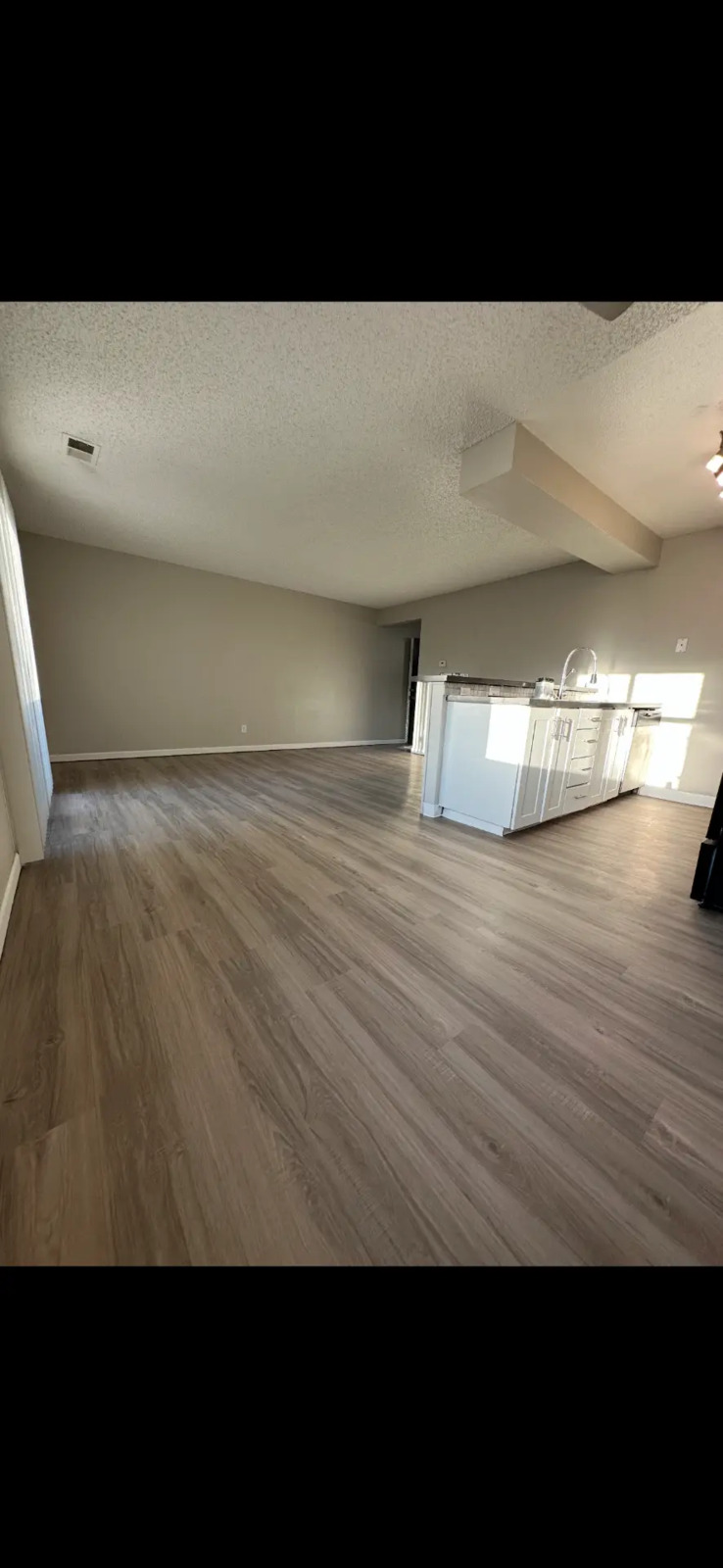 Open-concept LVT